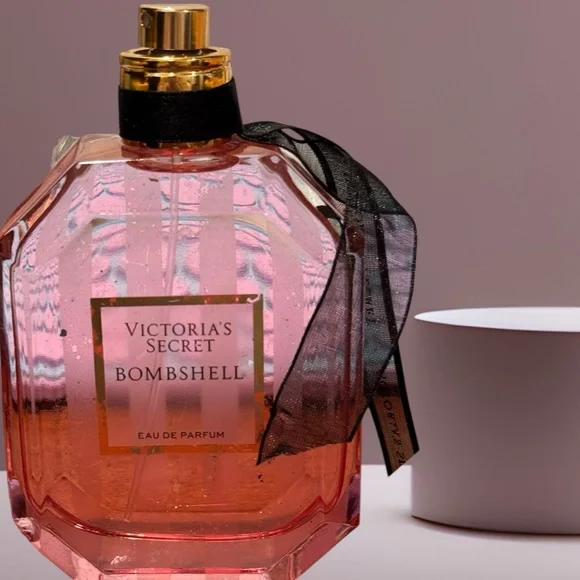 Victoria's Secret Bombshell Eau de Parfum - Picture 2 of 9